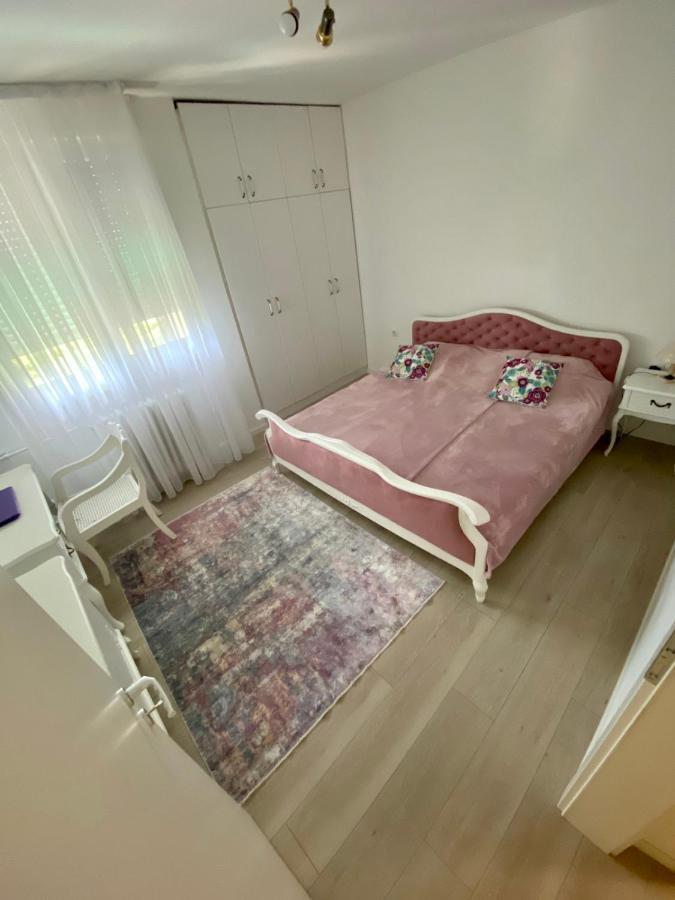 Crystal Rose - Center Apartment Скопье Экстерьер фото